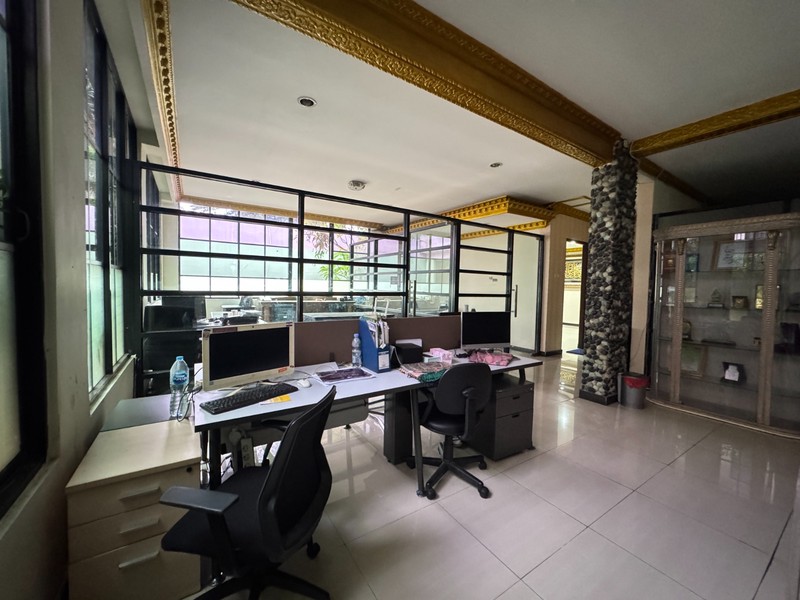 Gedung Kantor Siap Pakai di Jagakarsa - Luas dan Strategis
