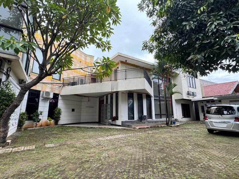 Gedung Kantor Siap Pakai di Jagakarsa - Luas dan Strategis