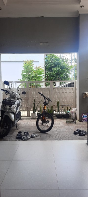 Dijual Rumah Siap Huni Di Kompleks Pesona Karawaci , Tangerang