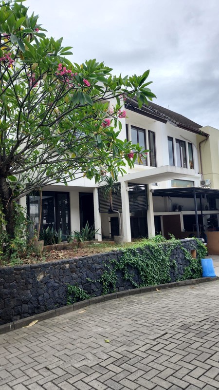 Rumah 2½ Lantai Semi Furnished Siap Huni dengan Hunian Nyaman dan Asri @Veteran, Jakarta Selatan