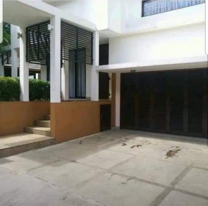 Rumah 2½ Lantai Semi Furnished Siap Huni dengan Hunian Nyaman dan Asri @Veteran, Jakarta Selatan