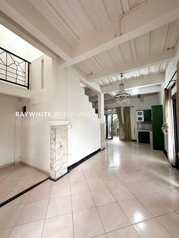 Rumah Dalam Kompleks Area Villa Cinere Mas