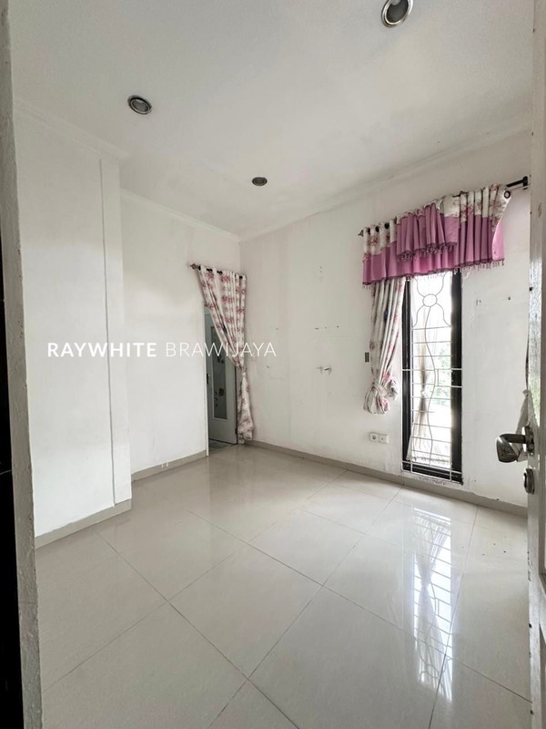 Rumah Dalam Kompleks Area Villa Cinere Mas