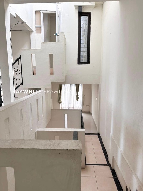 Rumah Dalam Kompleks Area Villa Cinere Mas