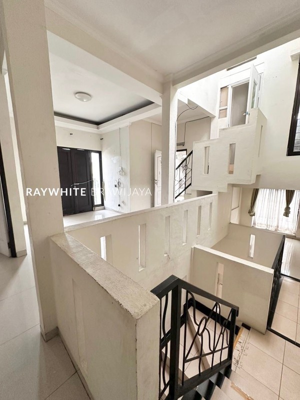 Rumah Dalam Kompleks Area Villa Cinere Mas