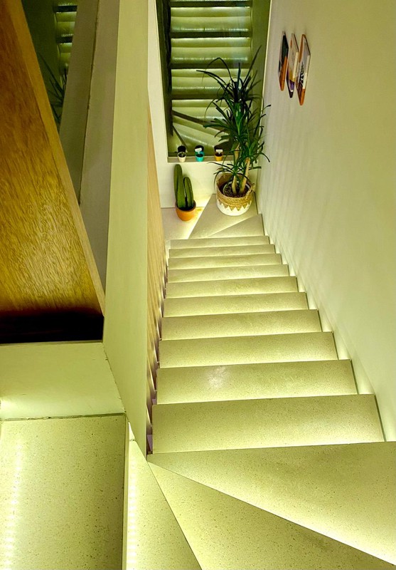 FOR SALE  RUMAH 2 LANTAI SIAP HUNI