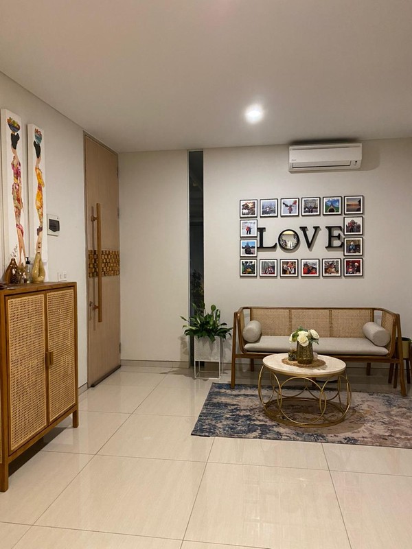 FOR SALE  RUMAH 2 LANTAI SIAP HUNI