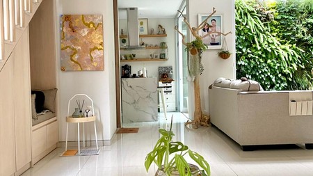 FOR SALE  RUMAH 2 LANTAI SIAP HUNI