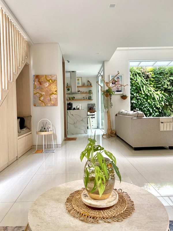 FOR SALE  RUMAH 2 LANTAI SIAP HUNI