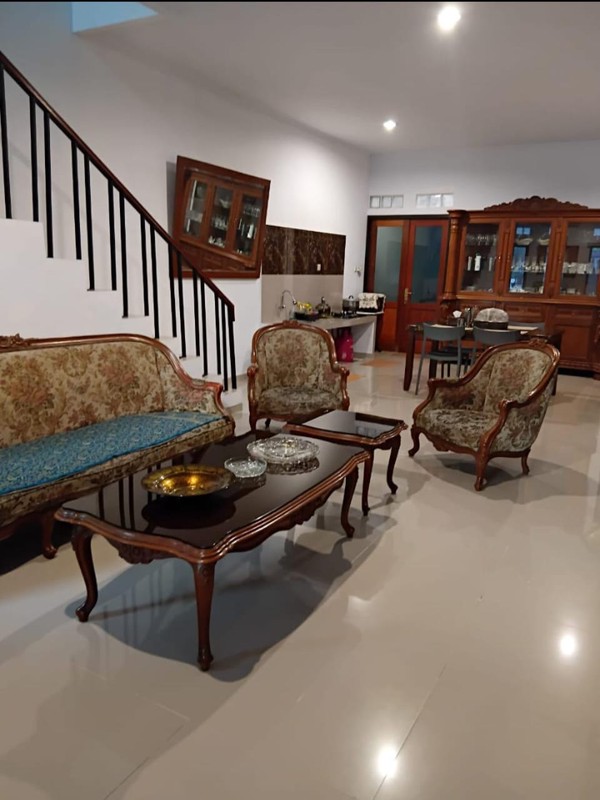 Rumah 2 Lantai Siap Huni dengan Hunian Nyaman dan Asri @Ciputat