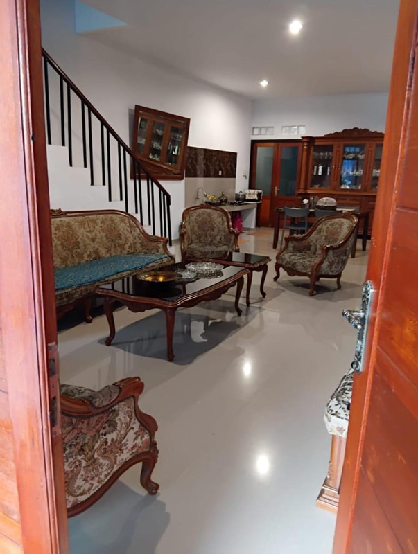 Rumah 2 Lantai Siap Huni dengan Hunian Nyaman dan Asri @Ciputat