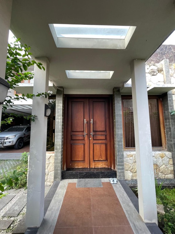 Dijual Rumah 311 m2 Rumah Jalan Raya Karah - Jambangan - Surabaya Selatan - Modern 2 Lantai Siap Huni 