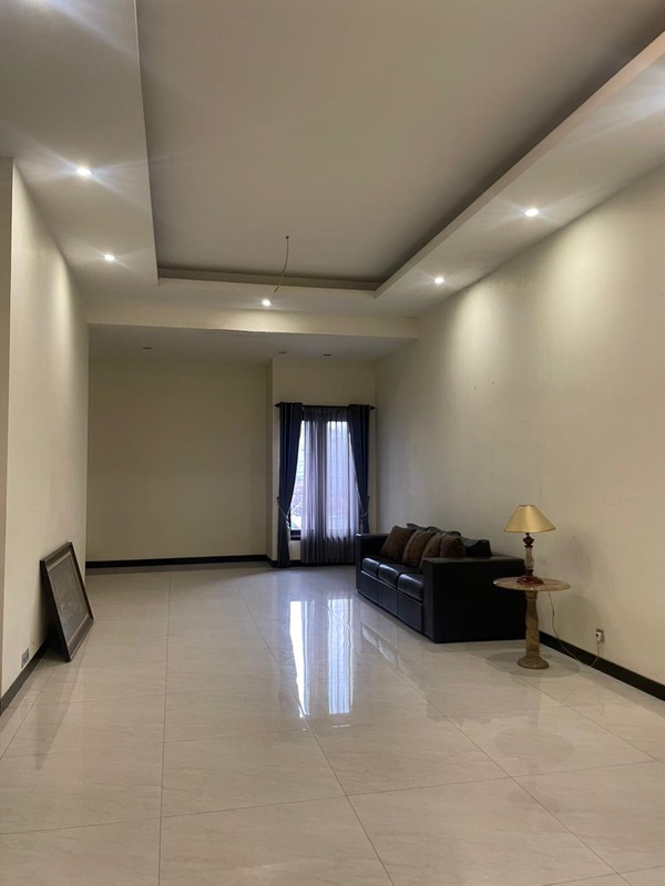 Dijual Rumah 311 m2 Rumah Jalan Raya Karah - Jambangan - Surabaya Selatan - Modern 2 Lantai Siap Huni 