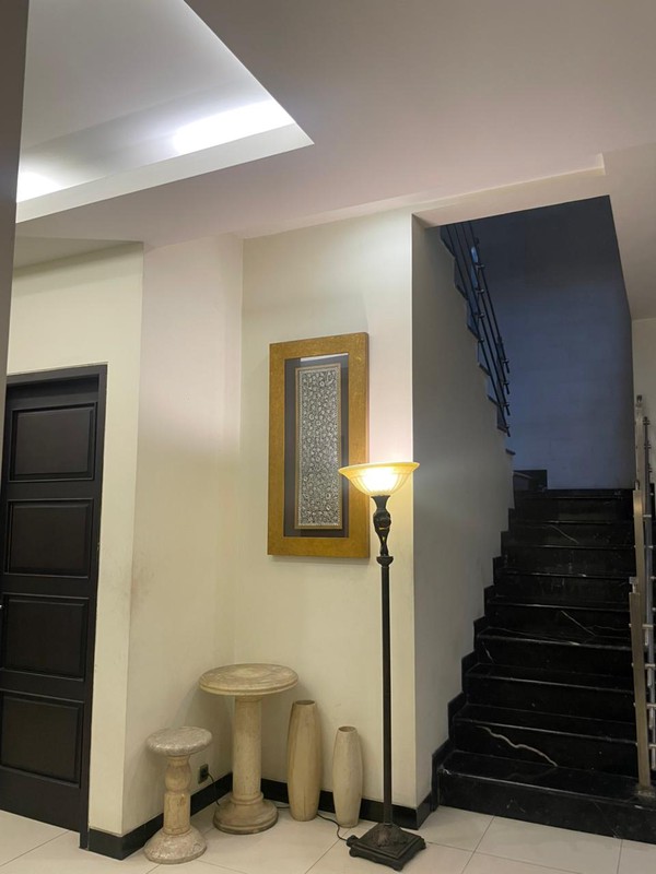Dijual Rumah 311 m2 Rumah Jalan Raya Karah - Jambangan - Surabaya Selatan - Modern 2 Lantai Siap Huni 