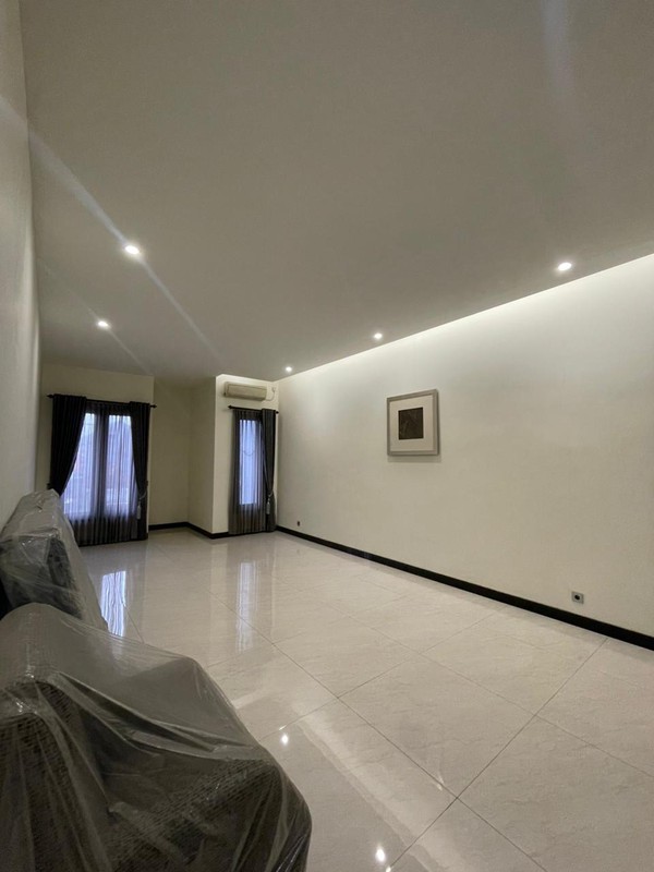 Dijual Rumah 311 m2 Rumah Jalan Raya Karah - Jambangan - Surabaya Selatan - Modern 2 Lantai Siap Huni 