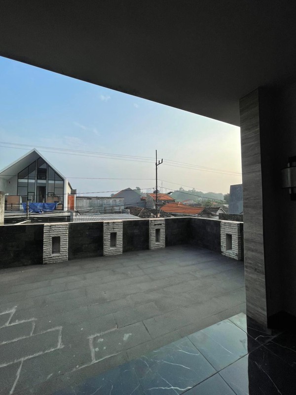 Dijual Rumah 311 m2 Rumah Jalan Raya Karah - Jambangan - Surabaya Selatan - Modern 2 Lantai Siap Huni 