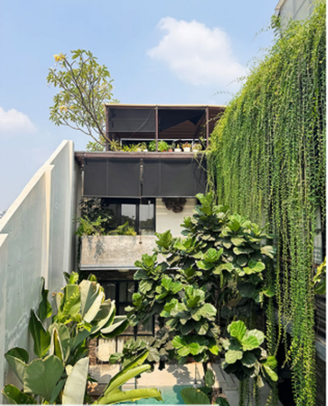 Rumah Mewah 3 Lantai + Rooftop Siap Huni dengan Hunian Asri @Pejaten Barat