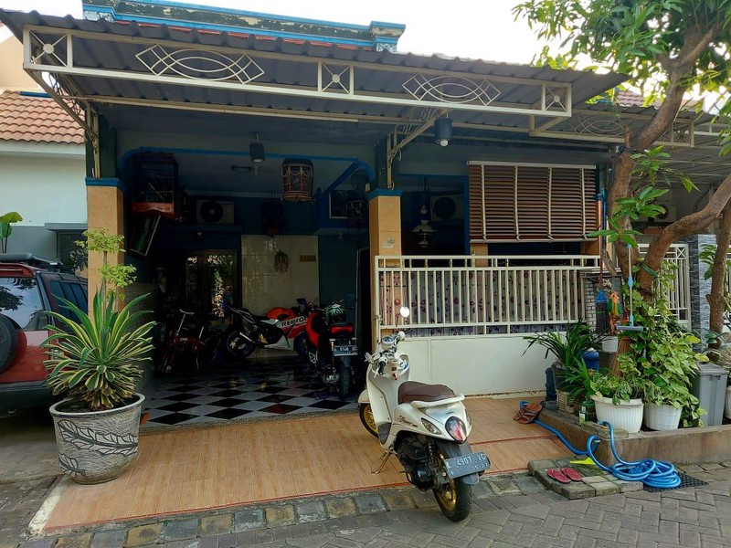 Rumah di Valencia Puri Surya Jaya Siap Huni SHM