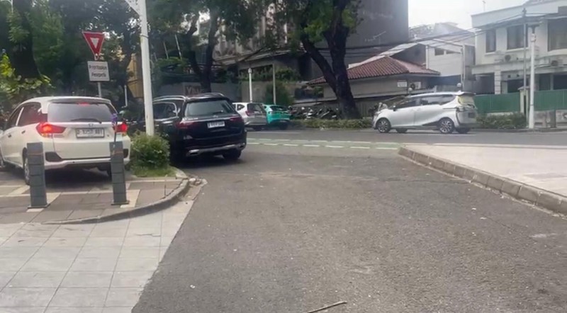 Disewa Rumah Strategis Dekat SCBD Di Jl. Suryo Kebayoran Baru, Jakarta Selatan