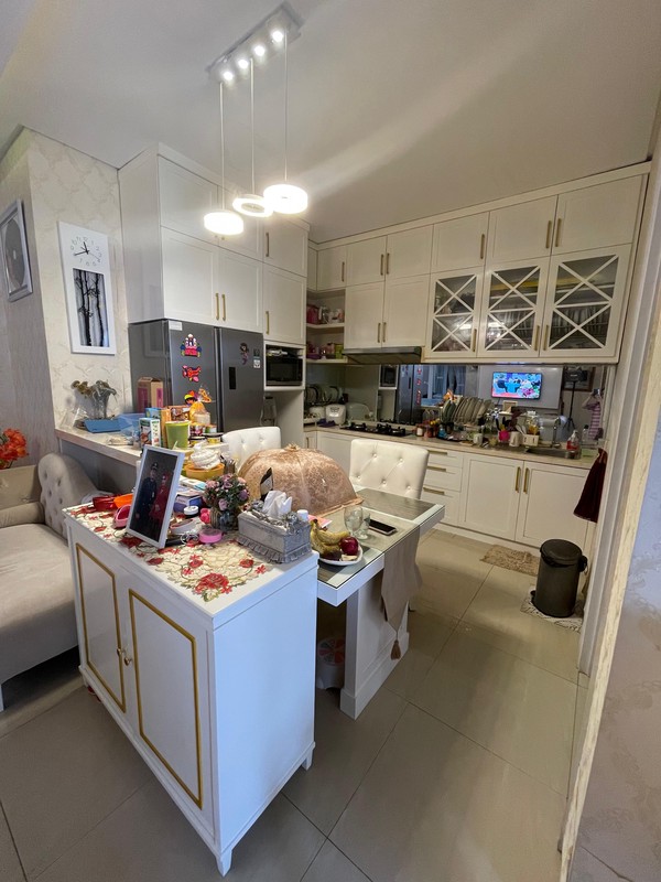 Rumah Cantik 2½ Lantai Di Ciputat dalam Cluster SHM Lokasi Strategis