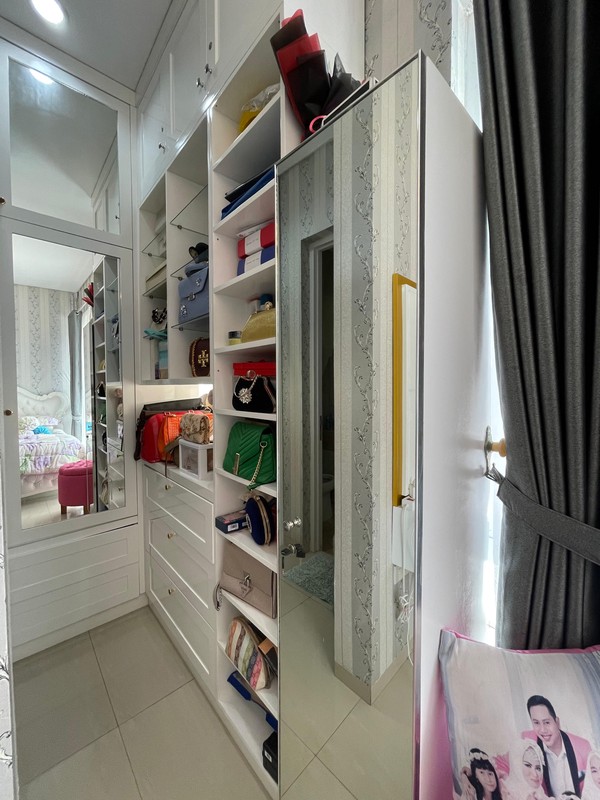 Rumah Cantik 2½ Lantai Di Ciputat dalam Cluster SHM Lokasi Strategis