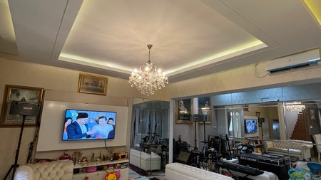 Rumah Cantik 2½ Lantai Di Ciputat dalam Cluster SHM Lokasi Strategis