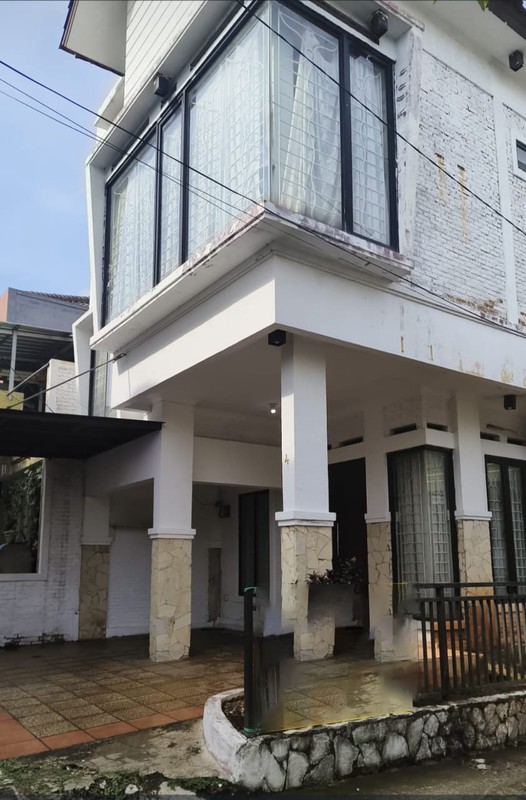 Rumah 2 Lantai Siap Huni dengan Hunian Nyaman dan Asri @Ciputat