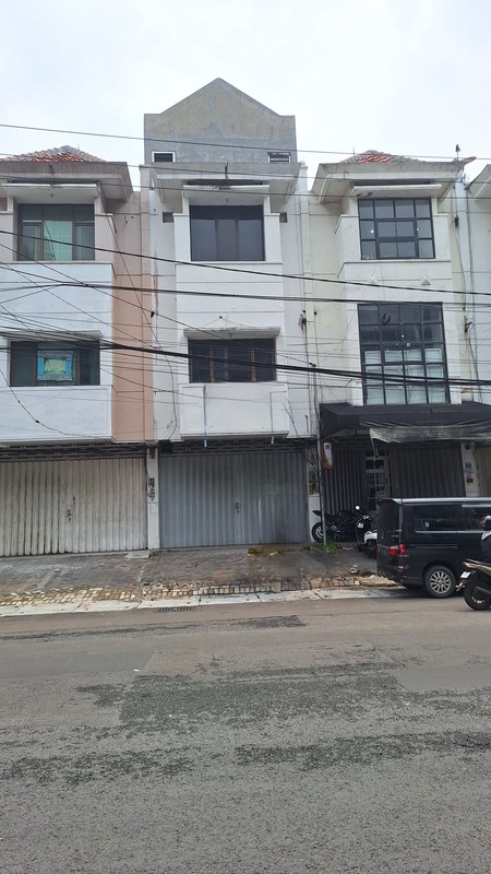 Dijual Ruko Klampis - Sukolilo - Surabaya Timur - STRAEGIS Nol Jalan RAYA, Parkiran Mobil LUAS