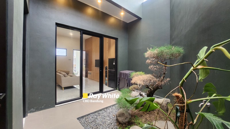 Rumah baru siap huni di Cisaranten