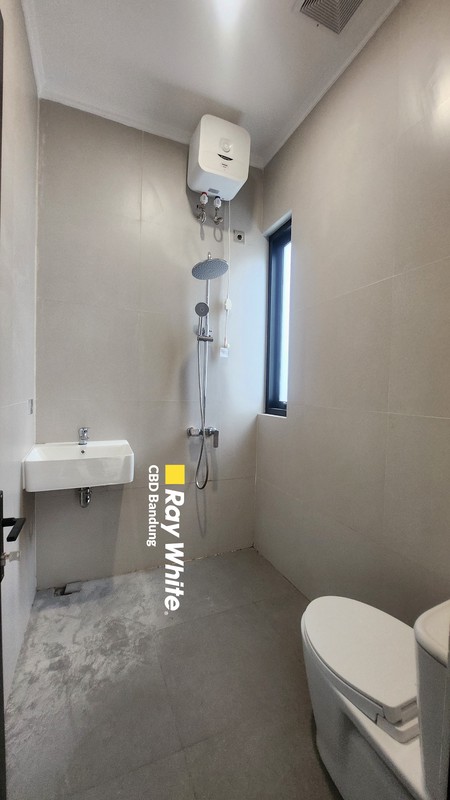 Rumah baru siap huni di Cisaranten