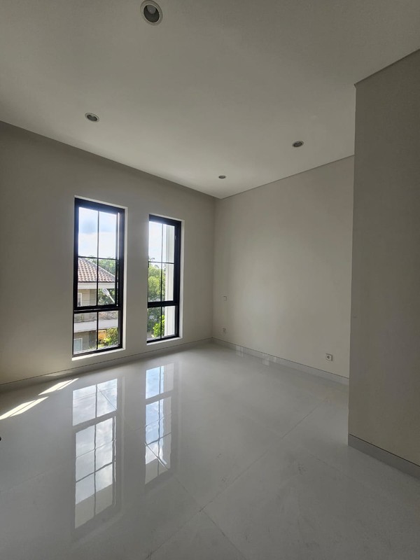 Dijual Rumah Mewah American Style - Graha Famili 