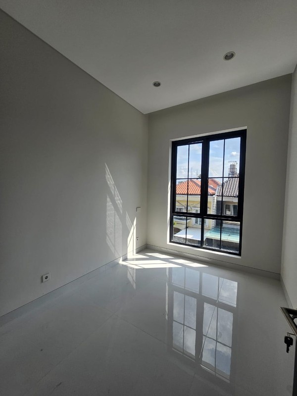 Dijual Rumah Mewah American Style - Graha Famili 