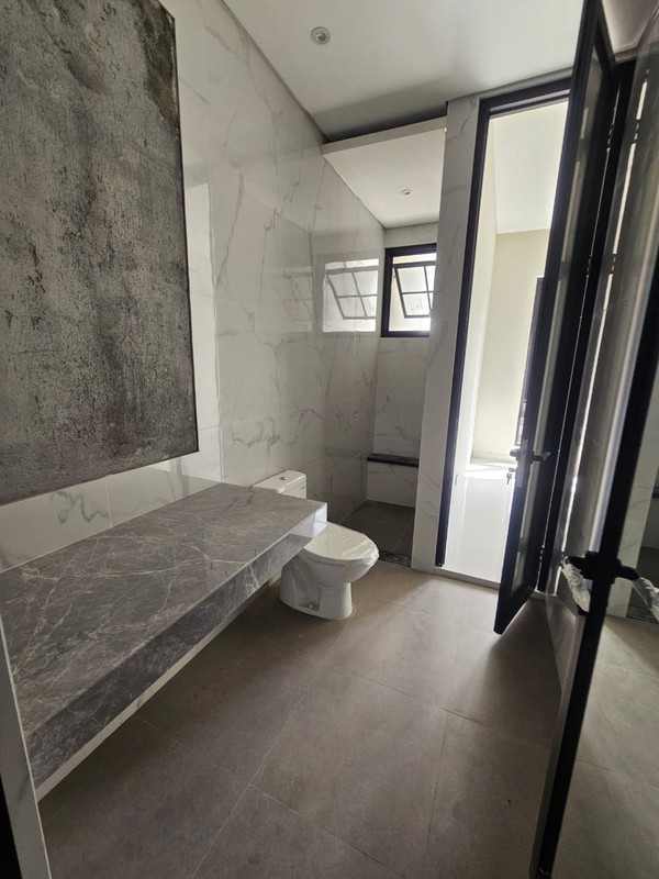 Dijual Rumah Mewah American Style - Graha Famili 