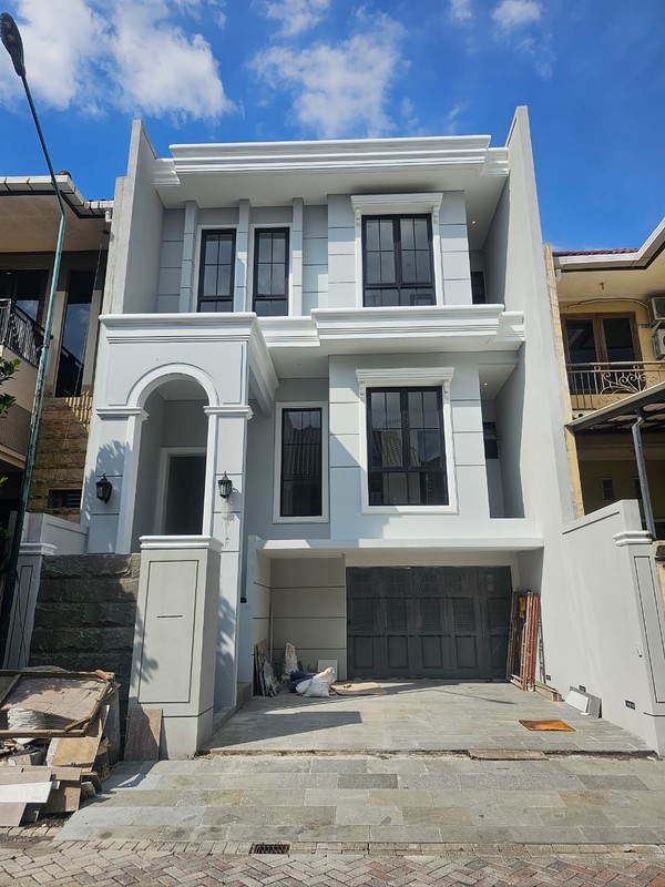 Dijual Rumah Mewah American Style - Graha Famili 