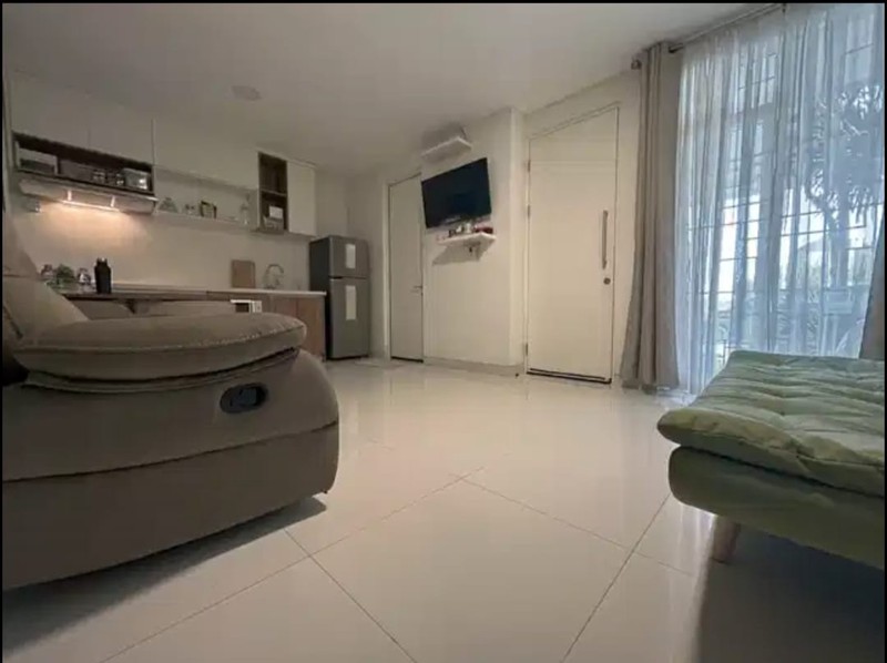 MURAH 2 Milyar-an Dijual Rumah Pakuwon City - Raya Grand Island BONUS Full Furnished Modern - SPESIAL Row Jalan LEBAR 35 meter LUAS - Siap Huni