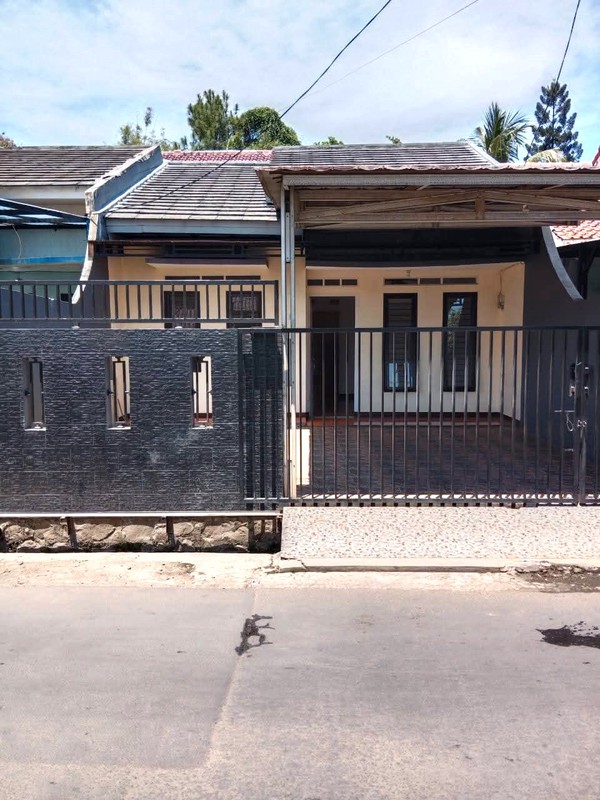 Rumah Siap Huni dengan Hunian Nyaman dan Asri di Ciputat