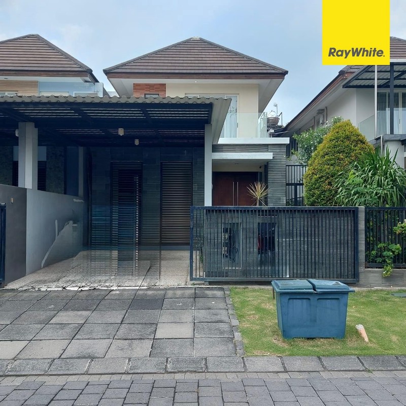 Dijual Murah Rumah 2 lantai di Graha Natura Surabaya