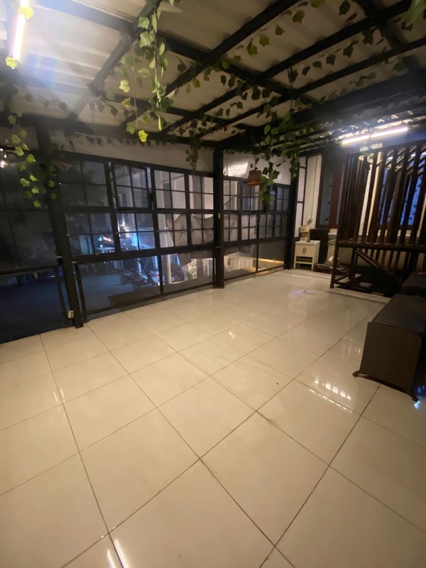 Ruko strategis siap pakai daerah komersial di RC Veteran Jakarta