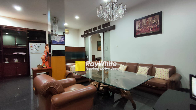 Rumah dan Ruang Usaha Sayap Pasirkaliki