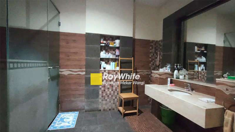 Rumah dan Ruang Usaha Sayap Pasirkaliki