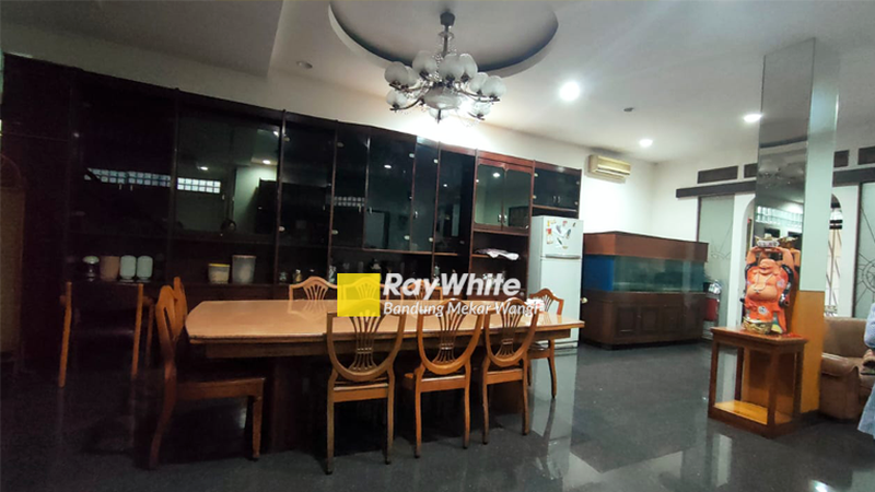 Rumah dan Ruang Usaha Sayap Pasirkaliki