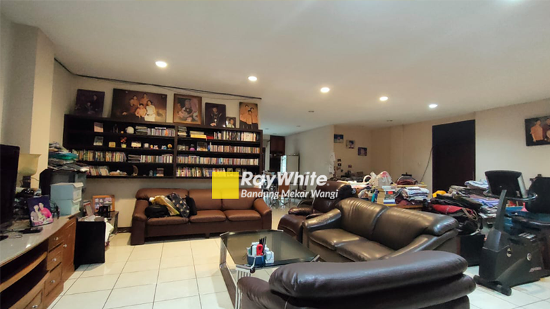 Rumah dan Ruang Usaha Sayap Pasirkaliki