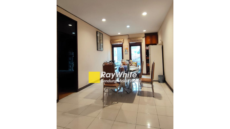 Rumah dan Ruang Usaha Sayap Pasirkaliki