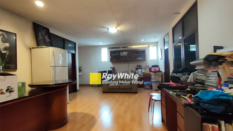 Rumah dan Ruang Usaha Sayap Pasirkaliki