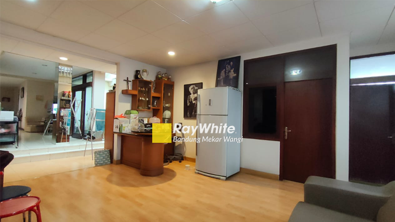 Rumah dan Ruang Usaha Sayap Pasirkaliki