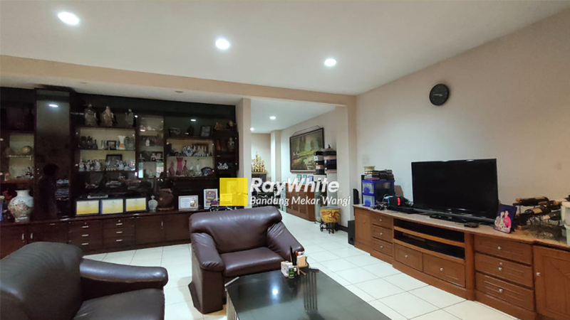 Rumah dan Ruang Usaha Sayap Pasirkaliki