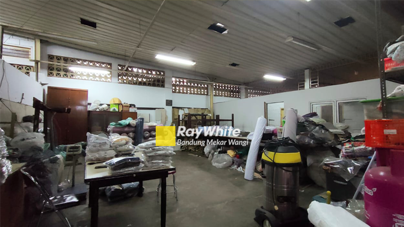 Rumah dan Ruang Usaha Sayap Pasirkaliki