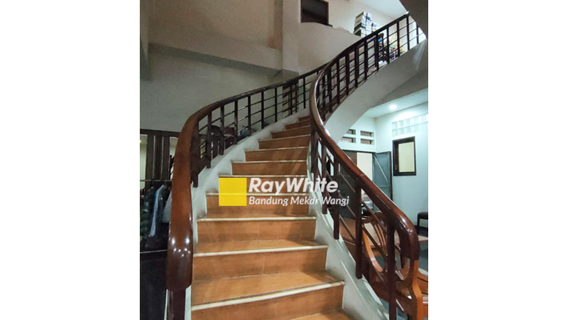 Rumah dan Ruang Usaha Sayap Pasirkaliki