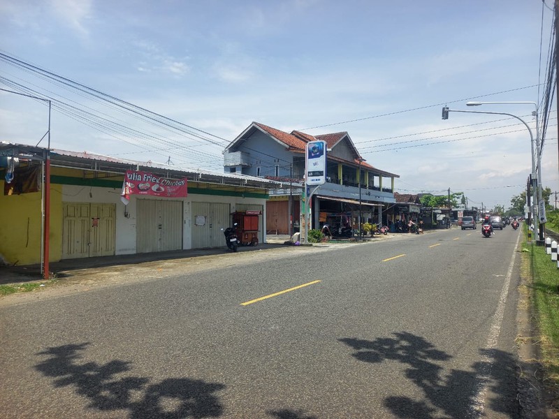 Disewakan Eks Mini Market Strategis di Jl. Parangtritis KM 14 Cocok Untuk Membuka Usaha/Kantor, Patalan, Jetis, Bantul