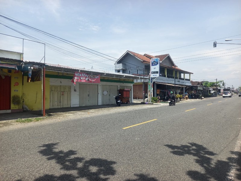 Disewakan Eks Mini Market Strategis di Jl. Parangtritis KM 14 Cocok Untuk Membuka Usaha/Kantor, Patalan, Jetis, Bantul